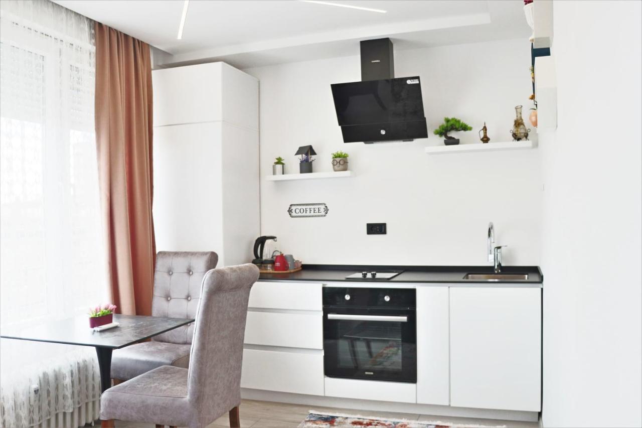 Cozy Apartment In Pristina Exterior photo